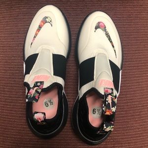 Nike Nitroflo Vintage Floral Sneakers Women
